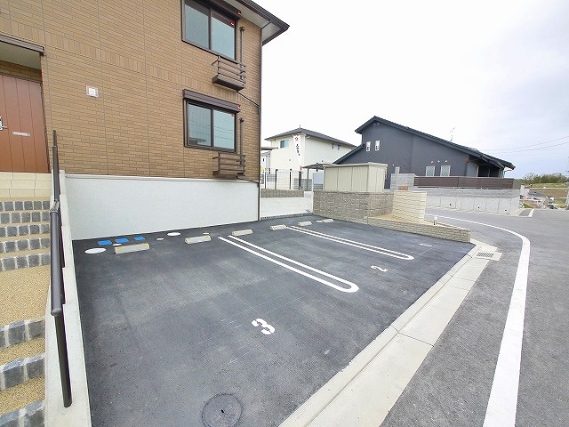 グランシャリオ城山台の駐車場|駐車スペースもあります