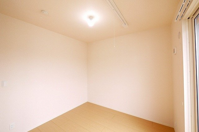 グランシャリオ城山台の寝室|落ち着いて過ごせるお部屋なので、寝室にいかがでしょうか