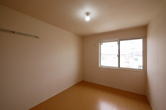 グランシャリオ城山台の洋室|きれいな洋室です