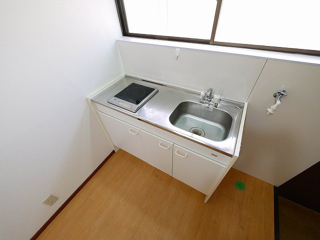 三条三和ハイツのキッチン|１口コンロ付きのキッチンです。