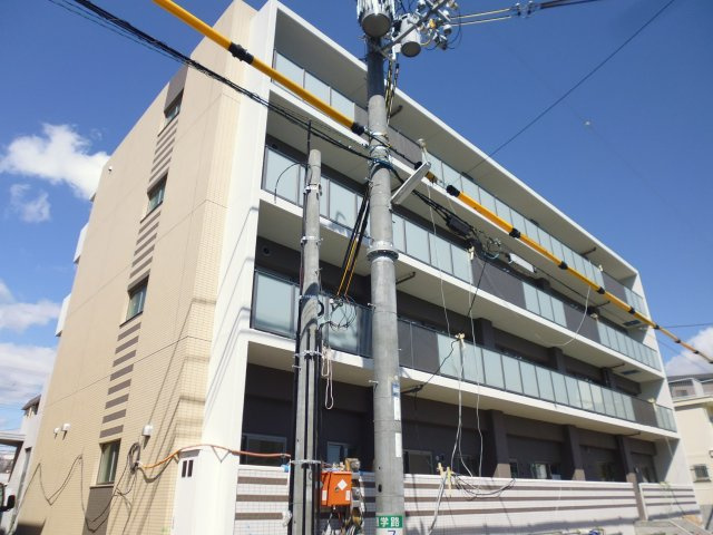 アズール西明石の外観