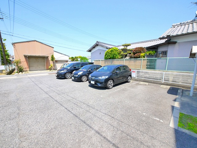 ヴェルドミール（富堂町）の駐車場