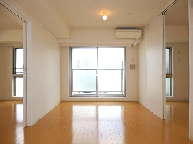 ParkAxis仲御徒町のバルコニー|パークアクシス仲御徒町のドアオープンのリビング