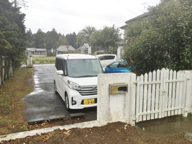 清名幸谷戸建の駐車場