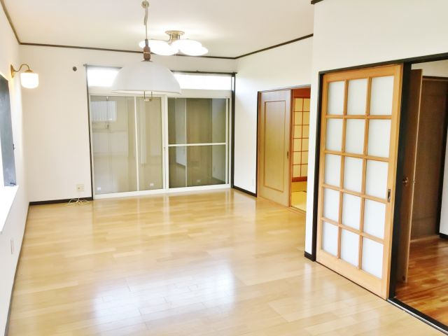清名幸谷戸建の居間・リビング