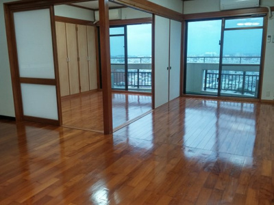 【居間・リビング】 | マンション識名１２ | ※退去前の為、写真と現状が異なる場合がございます