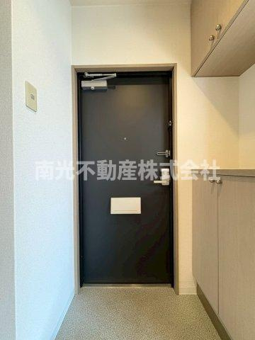 メゾン・ド・ファミール岡村の玄関