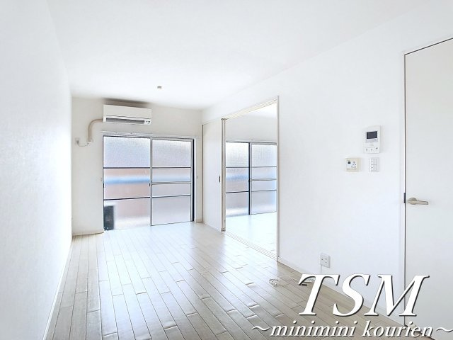 セラフィーコート東香里園の居間・リビング