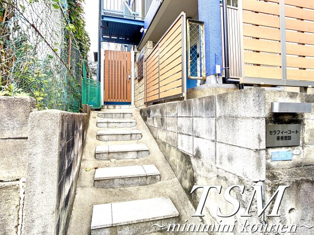 セラフィーコート東香里園のエントランス