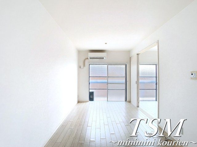 セラフィーコート東香里園の居間・リビング