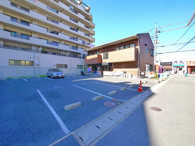 グランデ奈良の駐車場