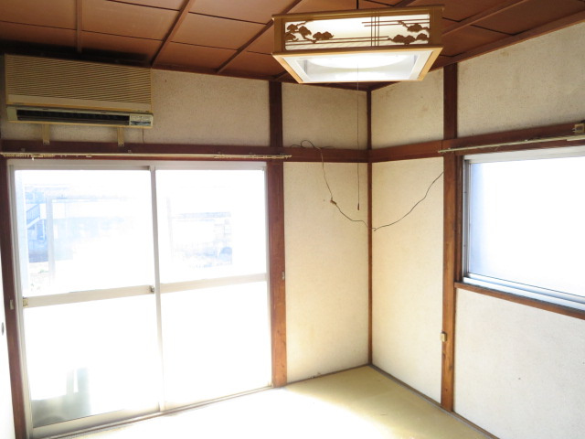 栄荘のその他共用部分|廊下は便利な屋根付き