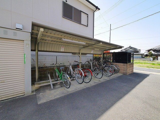 ベル・グラースのその他共用部分|屋根付き駐輪場です