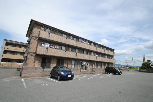 久留米市安武町安武本のアパートの外観