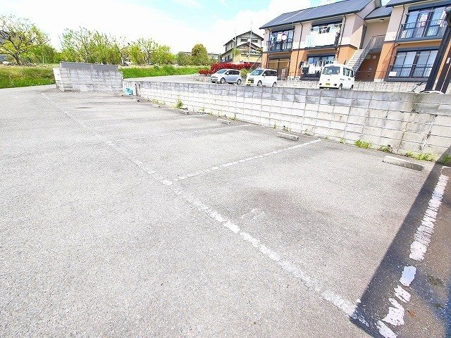 タモサーチBの駐車場