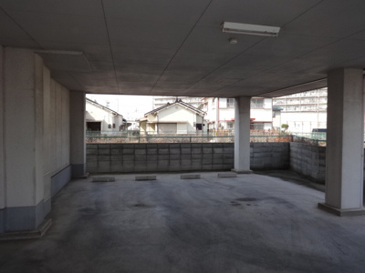 【駐車場】 | ウエストコート | 屋根付き駐車場１台付き！