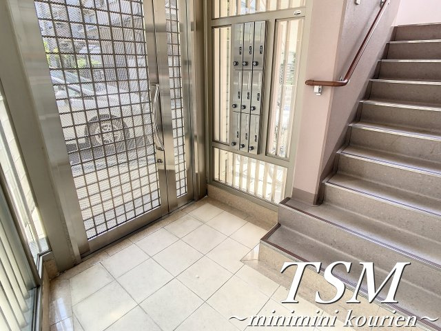 グランツ寝屋川のエントランス