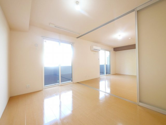 フローラル　メゾンの洋室|広々とした洋室です