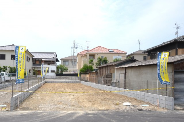 クロワールタウン板原町　楠小学校区　新築の前面道路含む現地写真
