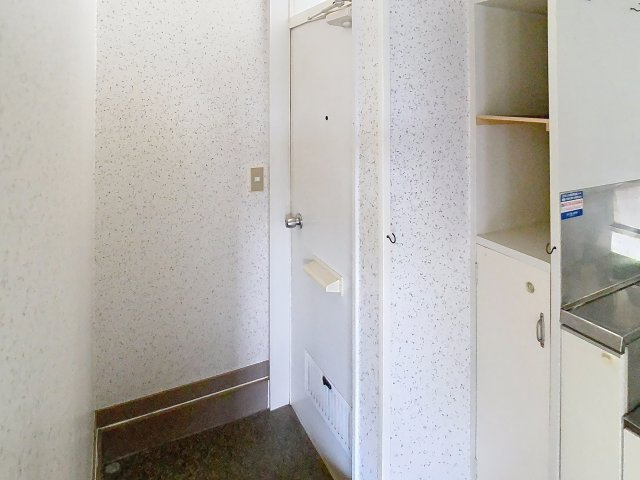 コーポヨシダの玄関