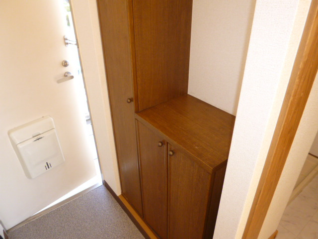 ニューエルディム北畝Bの玄関