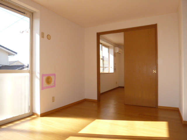 ニューエルディム北畝Bの居間・リビング