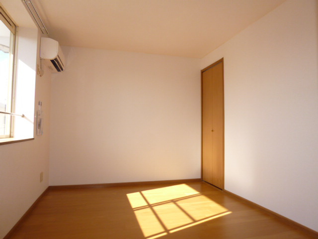 ニューエルディム北畝Bの洋室