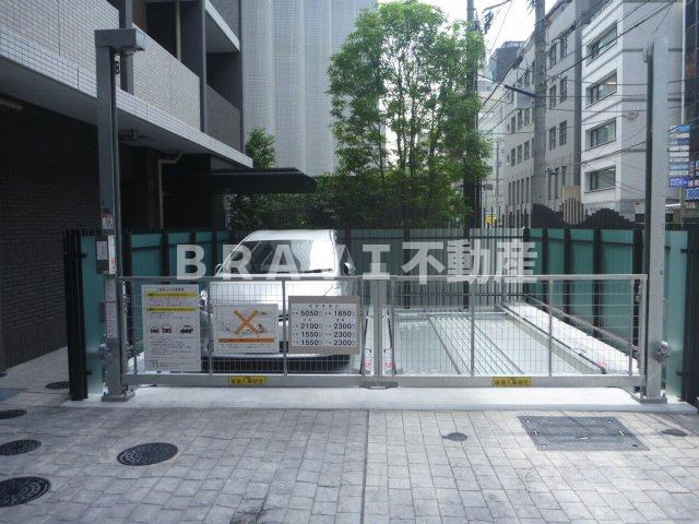 パークアクシス心斎橋　BRAVI不動産の駐車場|【パークアクシス心斎橋】カースペースがあります