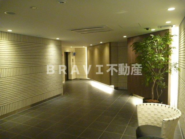 パークアクシス心斎橋　BRAVI不動産のエントランス|【パークアクシス心斎橋】落ち着いたエントランスです