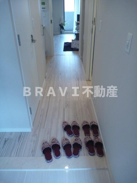 パークアクシス心斎橋　BRAVI不動産の玄関