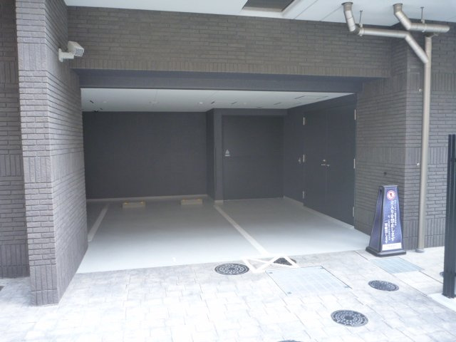 パークアクシス心斎橋　BRAVI不動産の駐車場