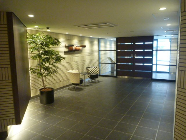 パークアクシス心斎橋　BRAVI不動産のエントランス