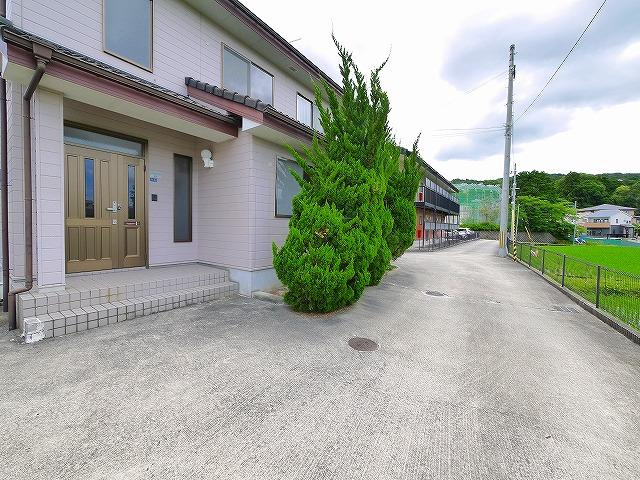 ビヨンドヒルズのその他共用部分|広い玄関前スペース