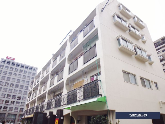 孫助ビルの外観