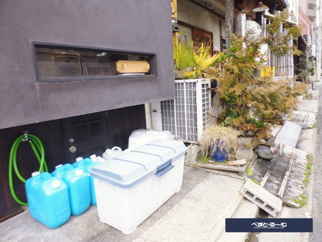 孫助ビルの周辺