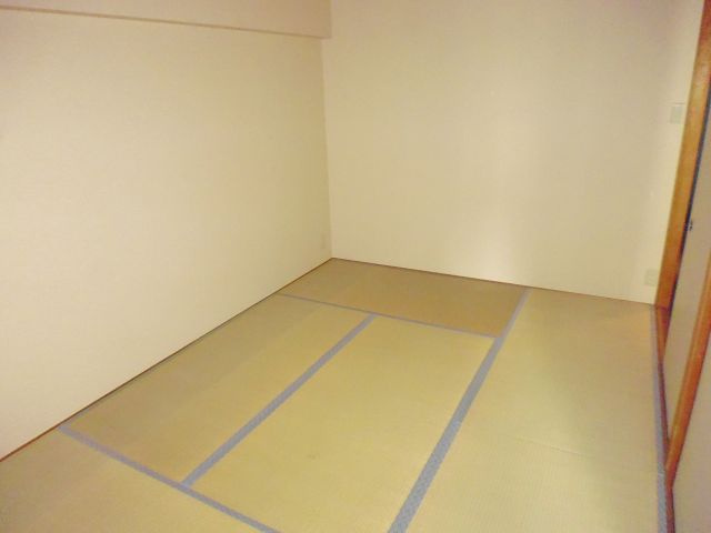 エクセレント今寺の和室