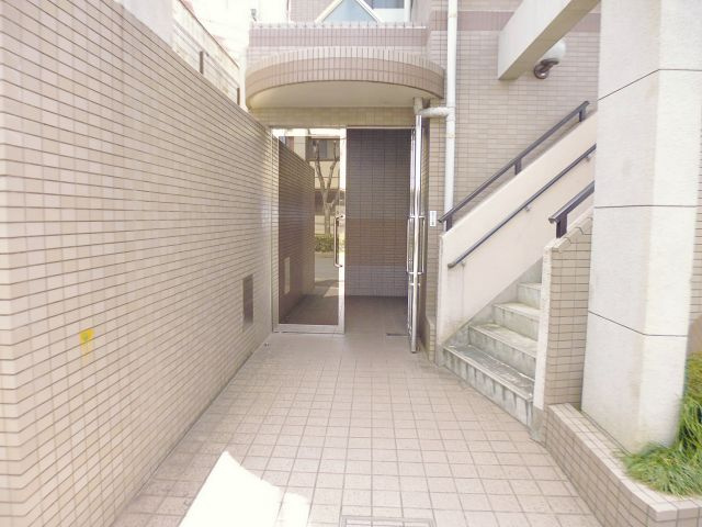 エクセレント今寺のエントランス