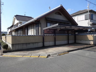 【駐車場】 | 岡本邸 | 屋根付き駐車スペース！