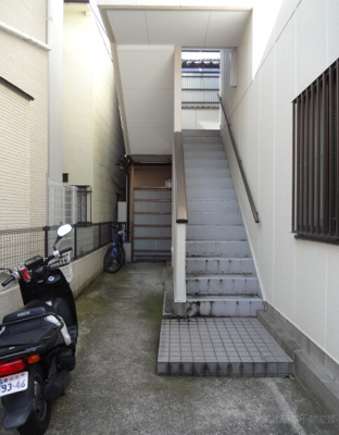 【エントランス】 | 深尾マンション | 深尾マンション　鶯谷・入谷駅から徒歩6分。閑静な住宅街。全戸角部屋の2面採光。東向きで日当たり良好