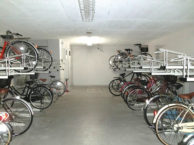 KDXレジデンス入谷の設備|屋内屋根付き駐輪場です