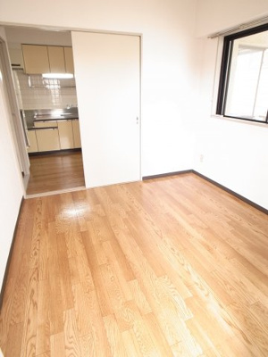 【寝室】 | 道場北マンション | こちらはキッチン横洋室。