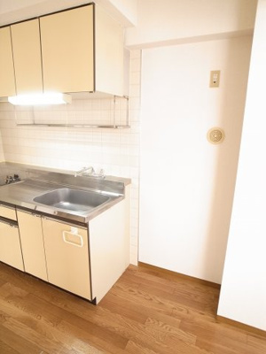 【キッチン】 | 道場北マンション | キッチン横には冷蔵庫スペース。