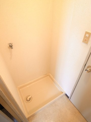 【浴室】 | 道場北マンション | 洗濯機はもちろん浴室の前。室内置きです☆