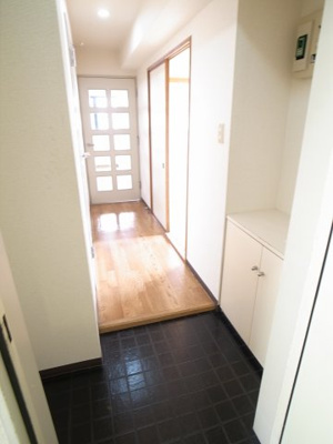 【玄関】 | 道場北マンション | 玄関から、お部屋が丸見えにならないつくりもステキですね。