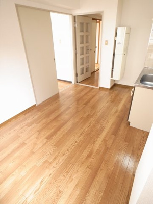 【居間・リビング】 | 道場北マンション | ダイニングルームの配置がしやすい間取りです。