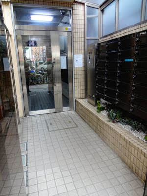 【エントランス】 | ラミアール鶯谷駅前