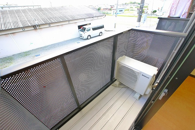 都（西九条町）のバルコニー|暖かな日差しのふりそそぐバルコニー