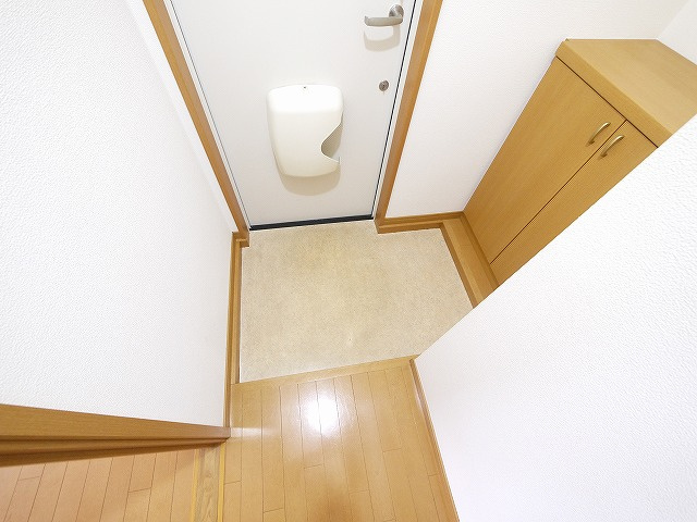 プラシード（前栽町）の玄関|収納もある玄関です