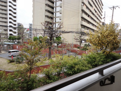 【展望】 | 井上マンション | 東向きベランダ