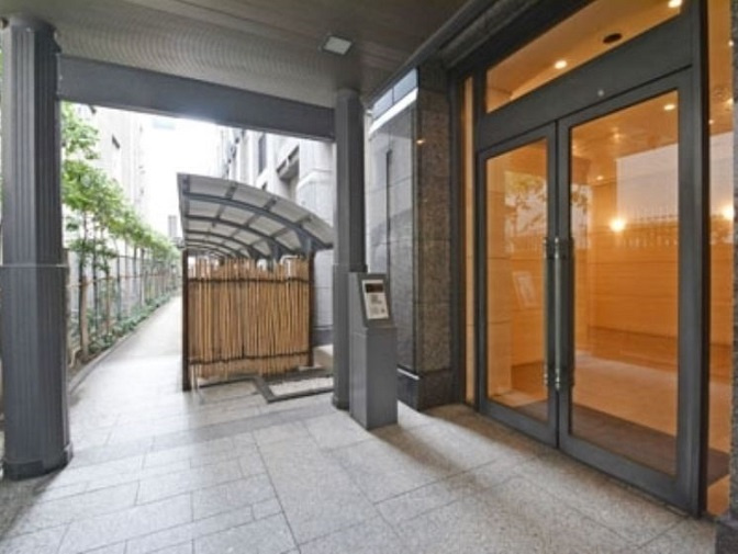 中央区新川１丁目の賃貸マンションのその他|入口